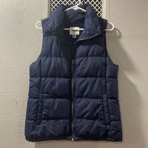 Women’s navy Old Navy puffer vest, size medium